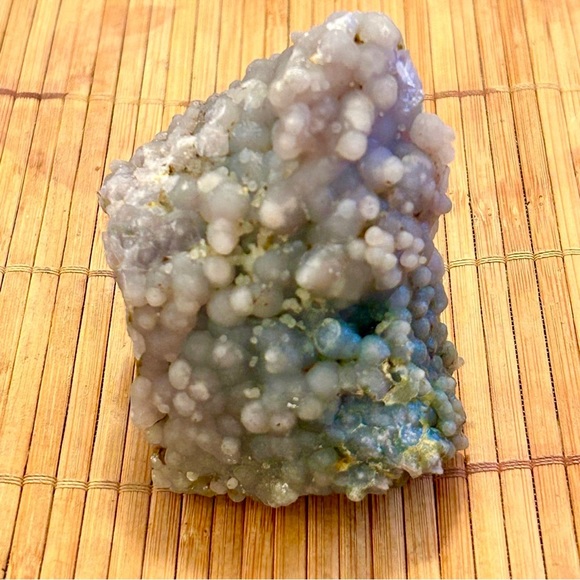 Grape Agate Healing Crystal / Chalcedony - Picture 2 of 5